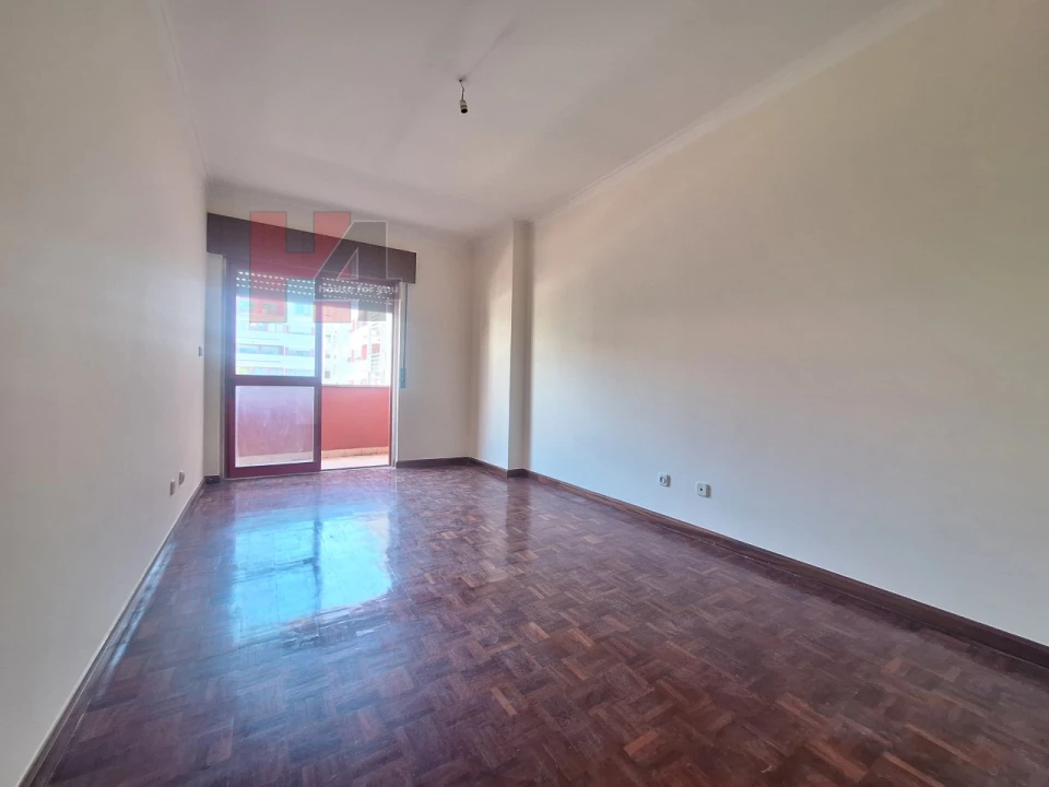 Apartamento T2 para Venda em Algueirão-Mem Martins Foto 12