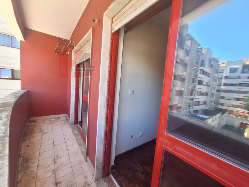 Apartamento T2 para Venda em Algueirão-Mem Martins Foto 16