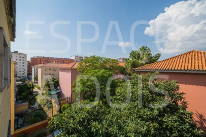 Quarto para Arrendamento em Alvalade