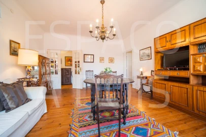 Quarto para Arrendamento em Alvalade