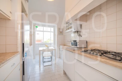 Quarto para Arrendamento em Alvalade