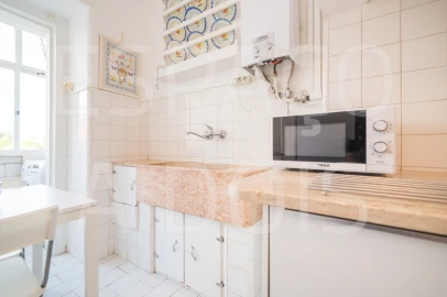 Quarto para Arrendamento em Alvalade