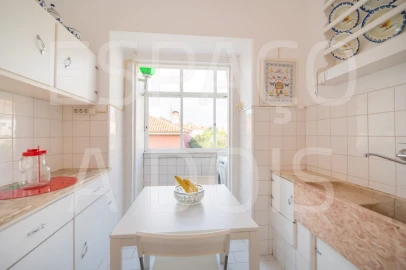 Quarto para Arrendamento em Alvalade