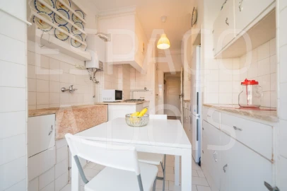 Quarto para Arrendamento em Alvalade