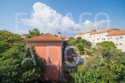 Quarto para Arrendamento em Alvalade