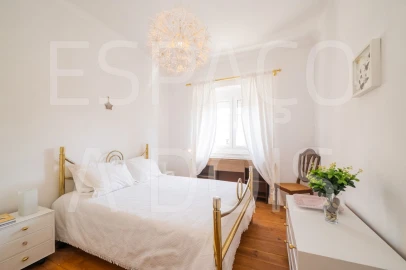 Quarto para Arrendamento em Alvalade