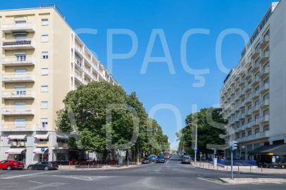 Quarto para Arrendamento em Alvalade