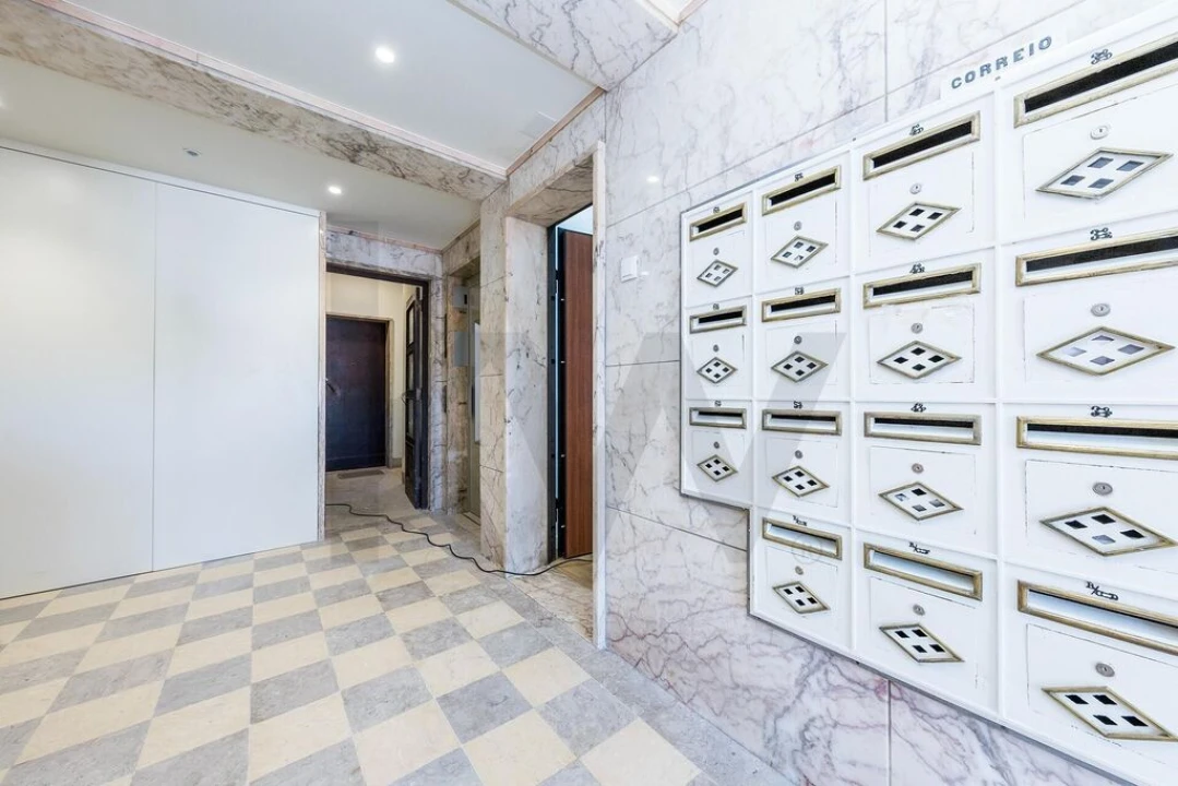 Apartamento T3 para Venda em Campolide Foto 3