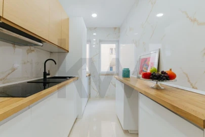 Apartamento T3 para Venda em Campolide