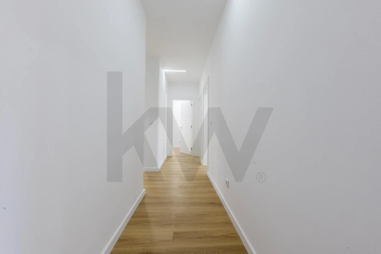 Apartamento T3 para Venda em Campolide Foto 7