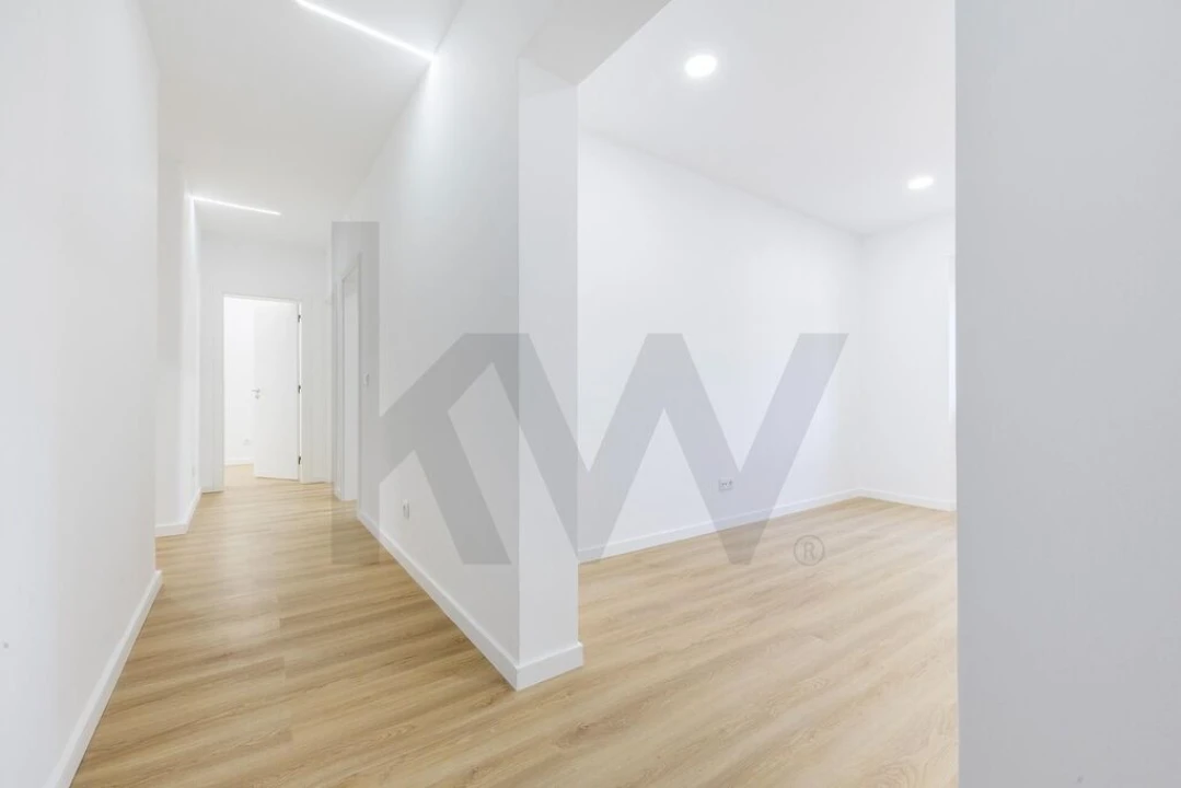 Apartamento T3 para Venda em Campolide Foto 14