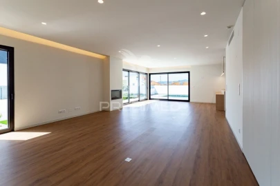 Moradia T4 para Venda em Porto Salvo