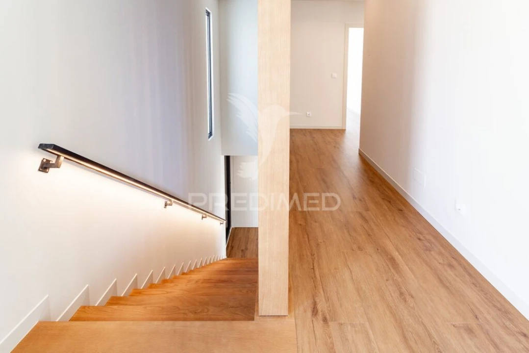 Moradia T4 para Venda em Porto Salvo Foto 20