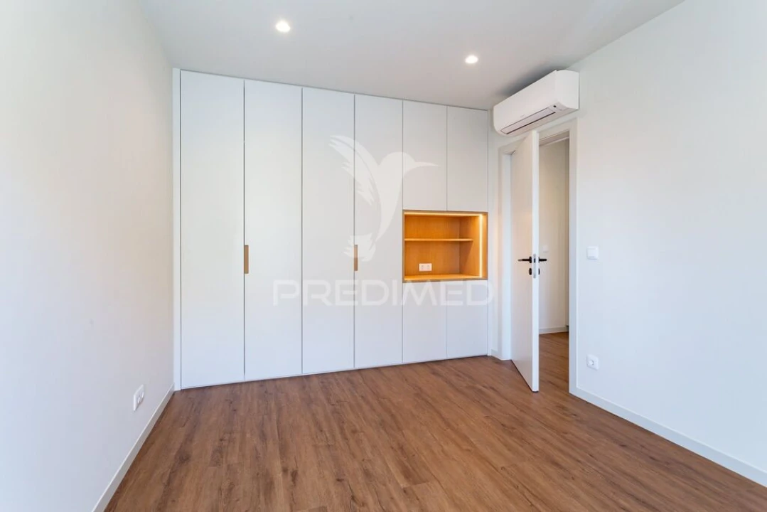 Moradia T4 para Venda em Porto Salvo Foto 7
