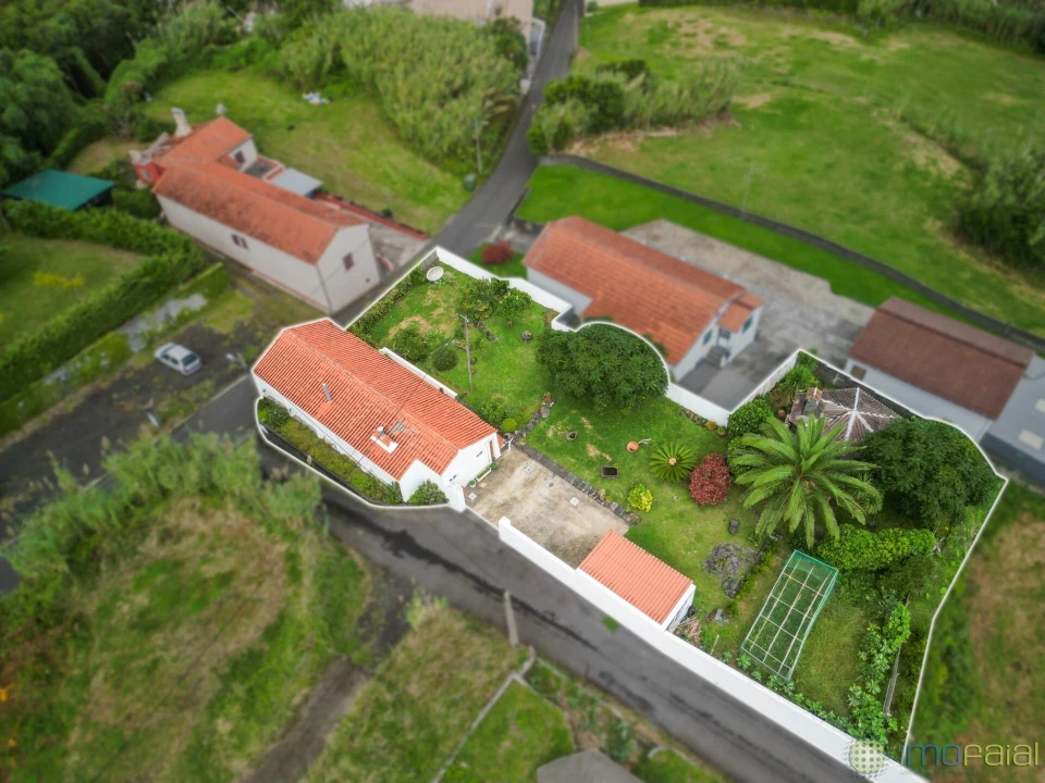 Moradia T2 para Venda em Cedros Foto 37