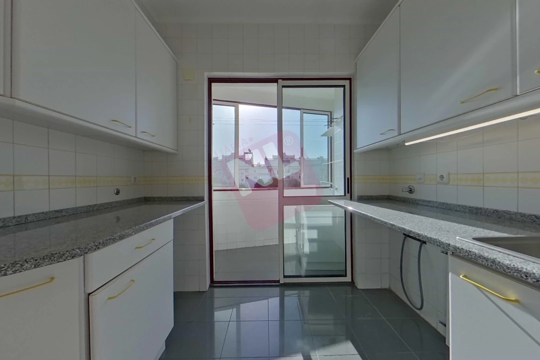 Apartamento T2 para Arrendamento em Lumiar Foto 14