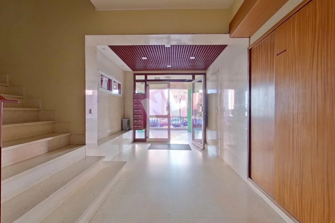 Apartamento T2 para Arrendamento em Lumiar Foto 5