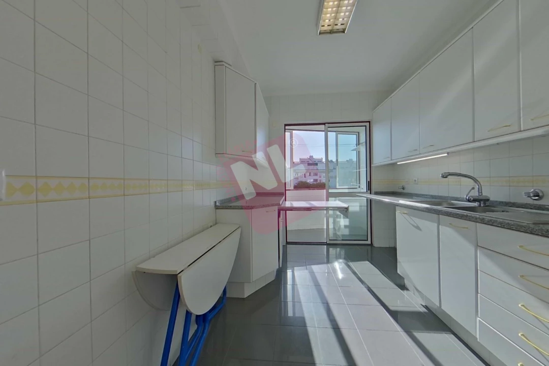Apartamento T2 para Arrendamento em Lumiar Foto 11