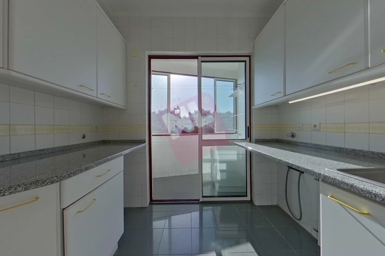 Apartamento T2 para Arrendamento em Lumiar Foto 14