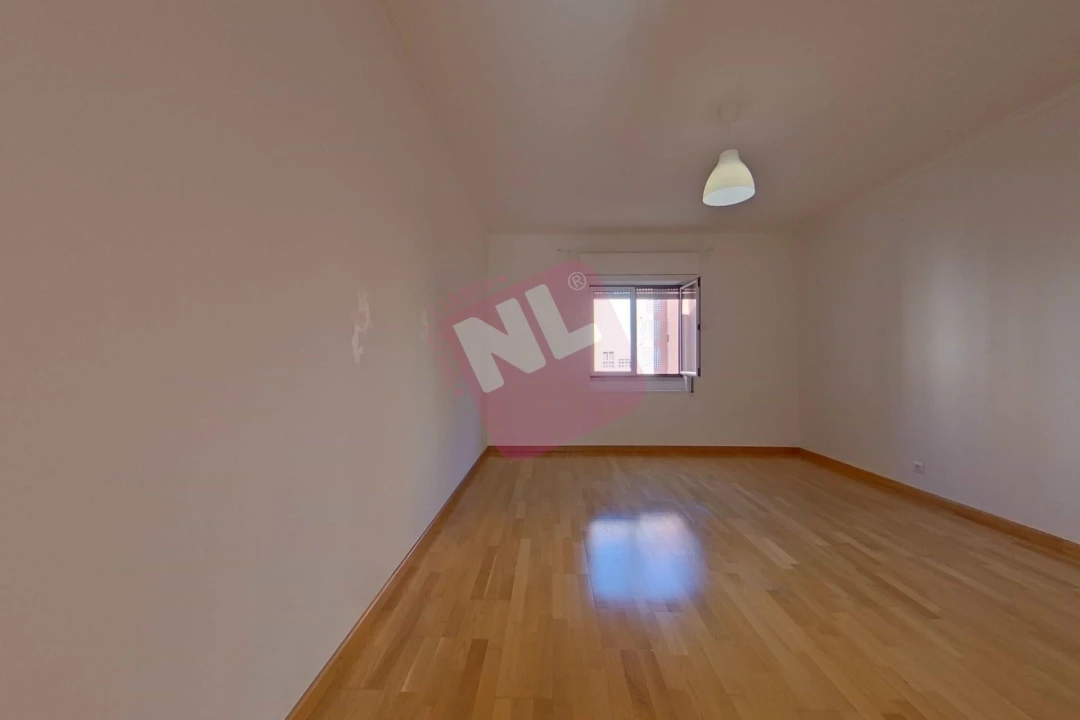 Apartamento T2 para Arrendamento em Lumiar Foto 24