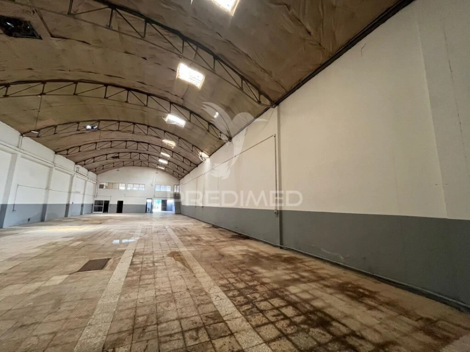 Armazém para Arrendamento em Candoso Santiago e Mascotelos Foto 4