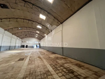 Armazém para Arrendamento em Candoso Santiago e Mascotelos
