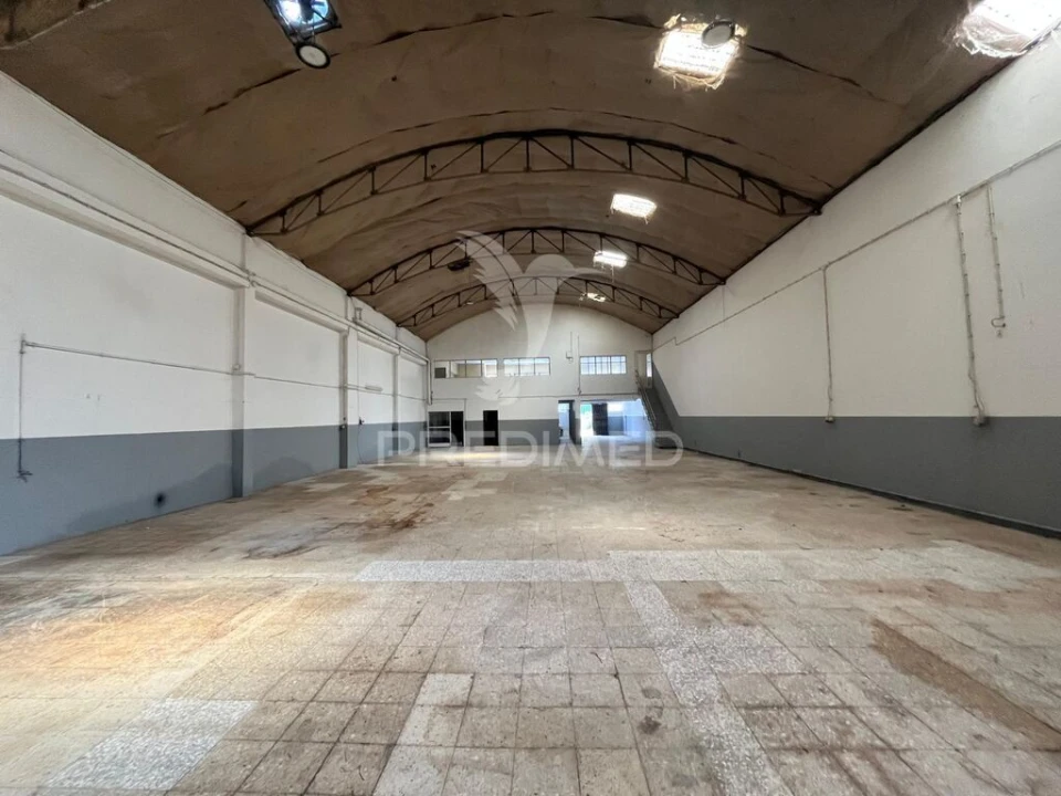 Armazém para Arrendamento em Candoso Santiago e Mascotelos Foto 2