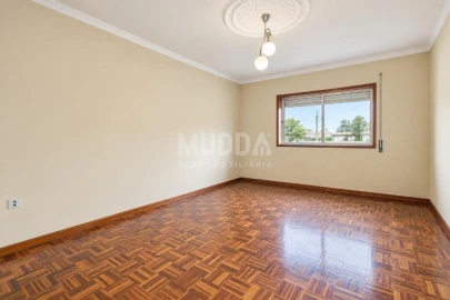 Moradia T2 para Venda em Canelas e Fermelã
