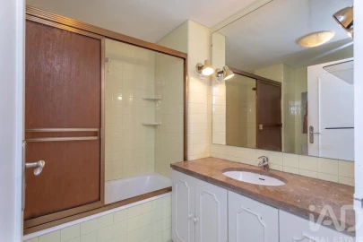 Apartamento T3 para Venda em Oeiras e São Julião da Barra, Paço de Arcos e Caxias