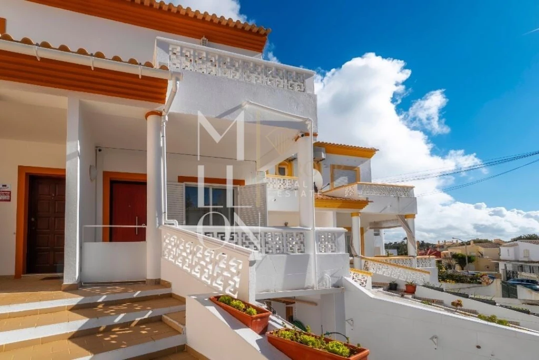 Moradia T2 para Venda em Albufeira e Olhos de Água Foto 3
