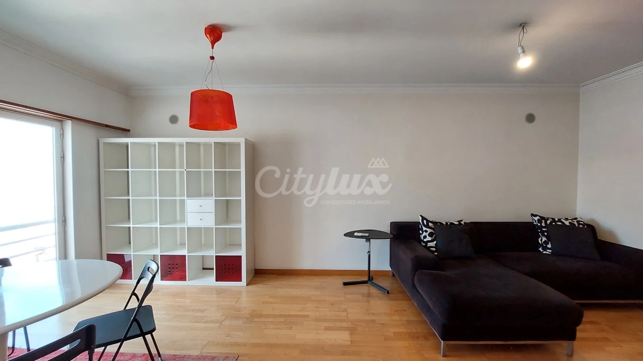 Apartamento T1 para Arrendamento em Campolide Foto 2