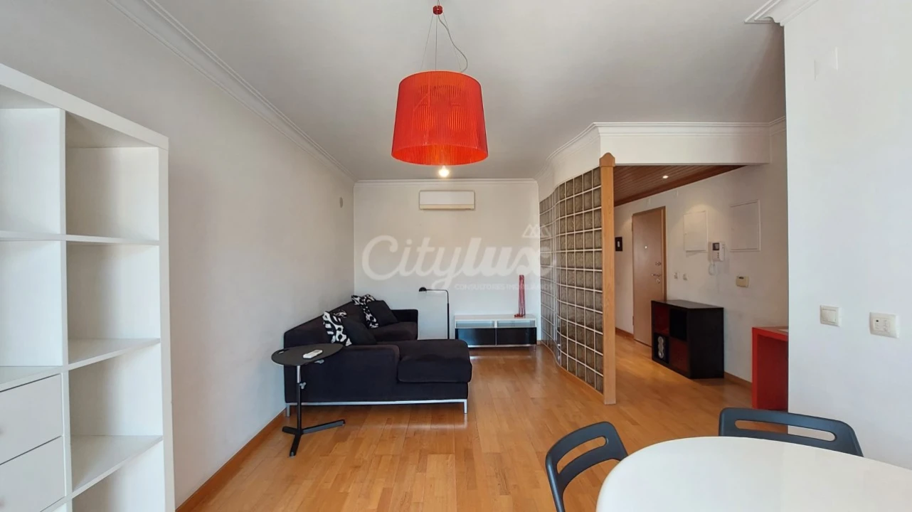 Apartamento T1 para Arrendamento em Campolide Foto 3