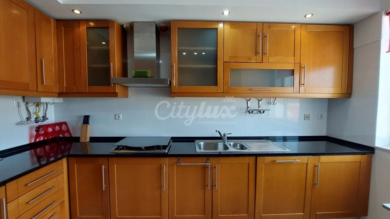 Apartamento T1 para Arrendamento em Campolide Foto 7