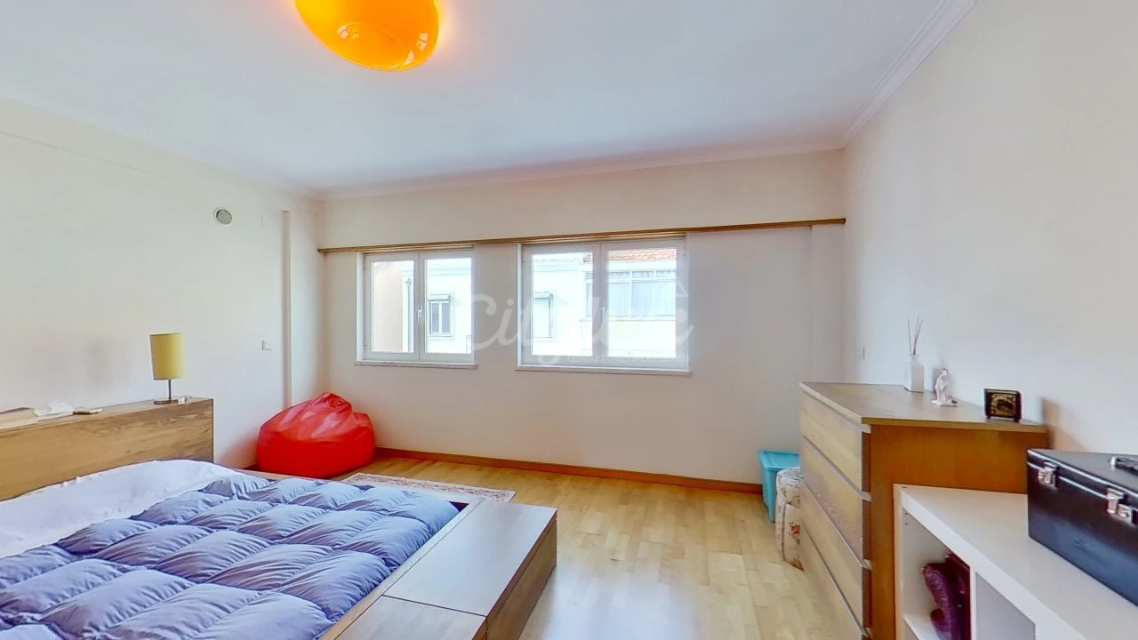 Apartamento T1 para Arrendamento em Campolide Foto 24