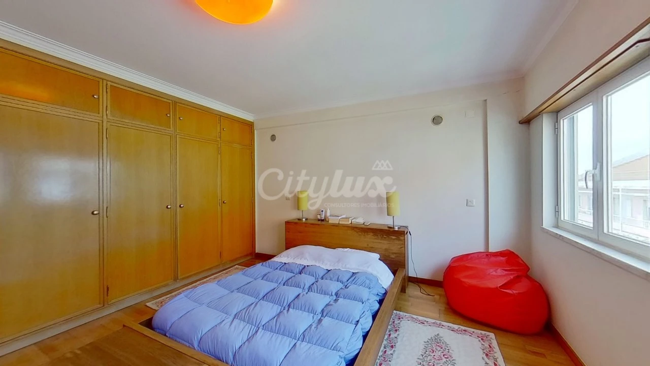Apartamento T1 para Arrendamento em Campolide Foto 9