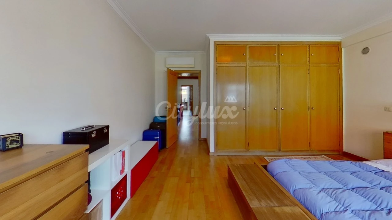 Apartamento T1 para Arrendamento em Campolide Foto 10