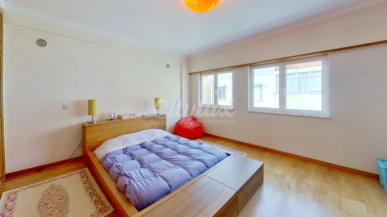 Apartamento T1 para Arrendamento em Campolide Foto 8