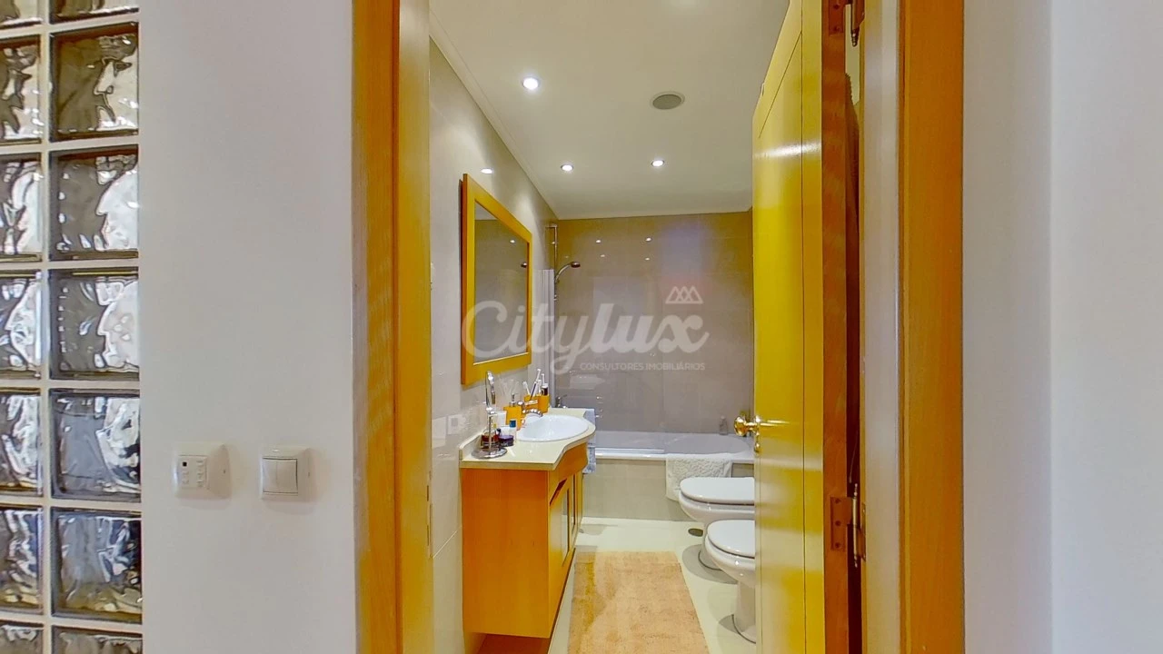 Apartamento T1 para Arrendamento em Campolide Foto 11