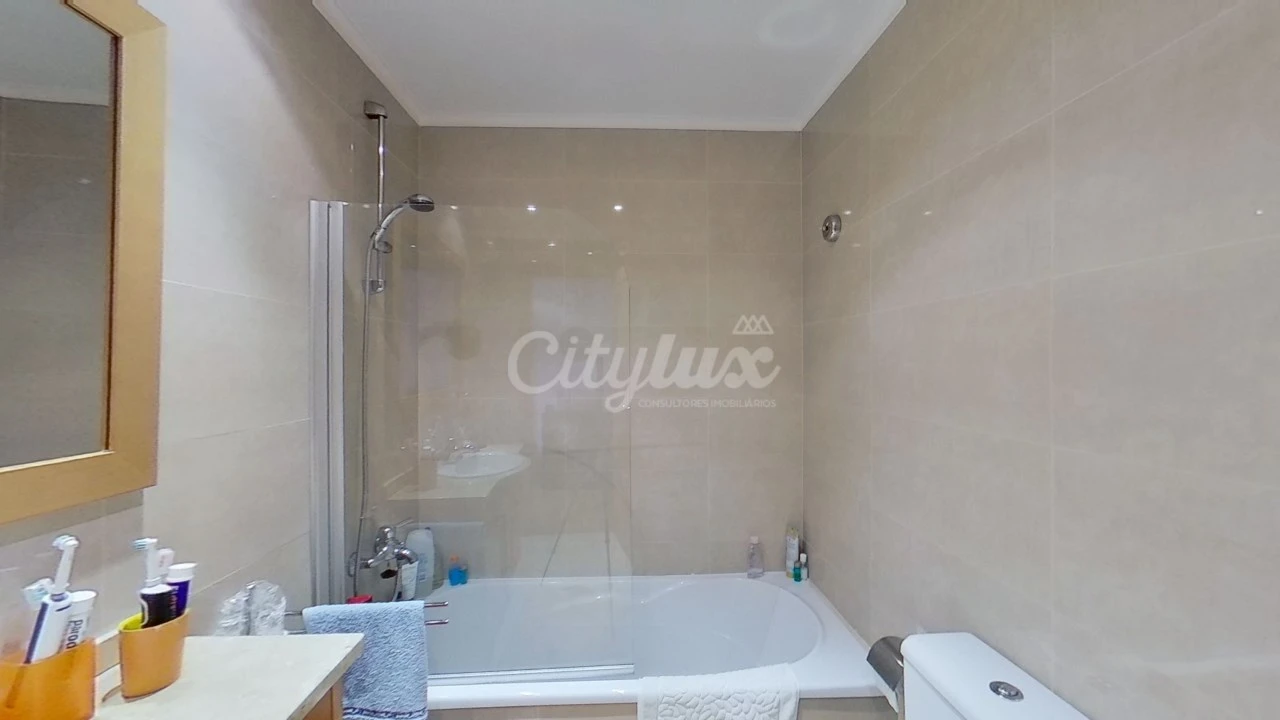 Apartamento T1 para Arrendamento em Campolide Foto 12