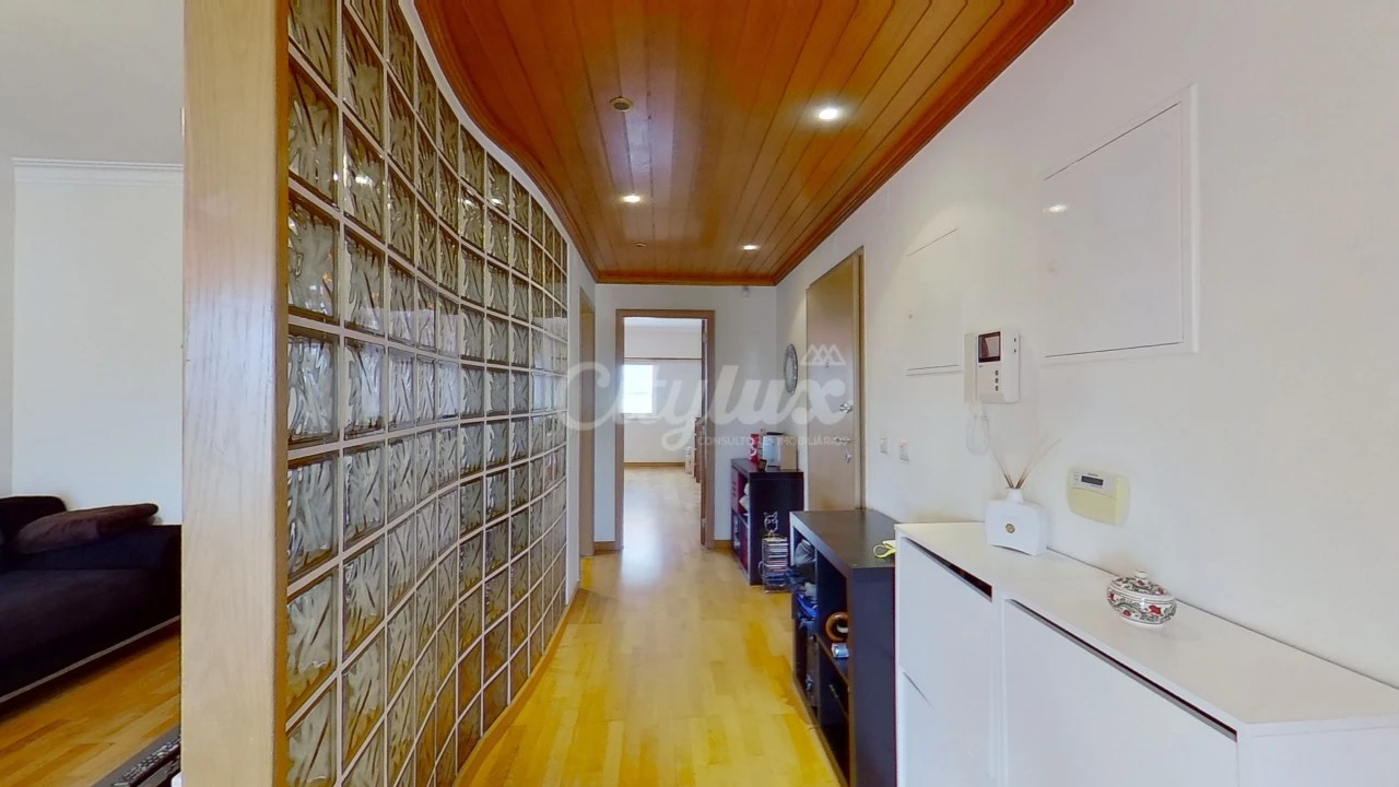 Apartamento T1 para Arrendamento em Campolide Foto 14