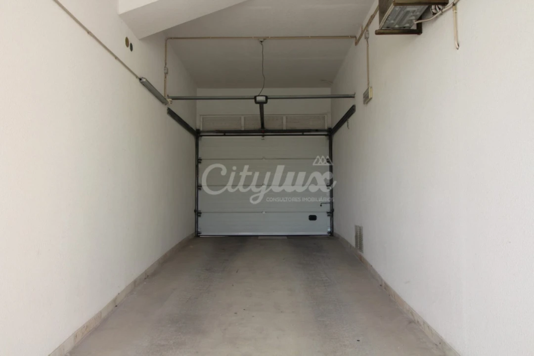 Apartamento T1 para Arrendamento em Campolide Foto 18
