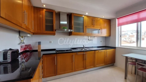 Apartamento T1 para Arrendamento em Campolide
