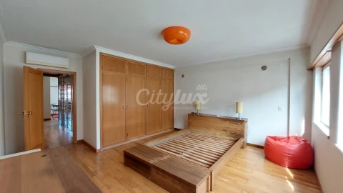 Apartamento T1 para Arrendamento em Campolide