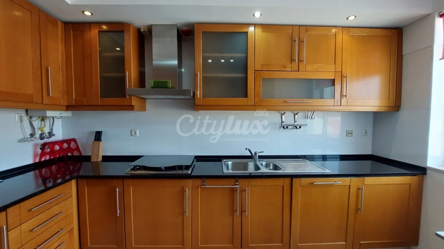 Apartamento T1 para Arrendamento em Campolide Foto 7