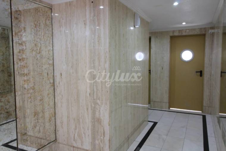 Apartamento T1 para Arrendamento em Campolide Foto 17