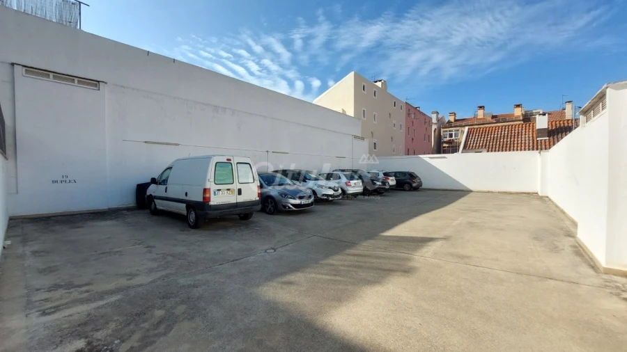 Apartamento T1 para Arrendamento em Campolide Foto 19