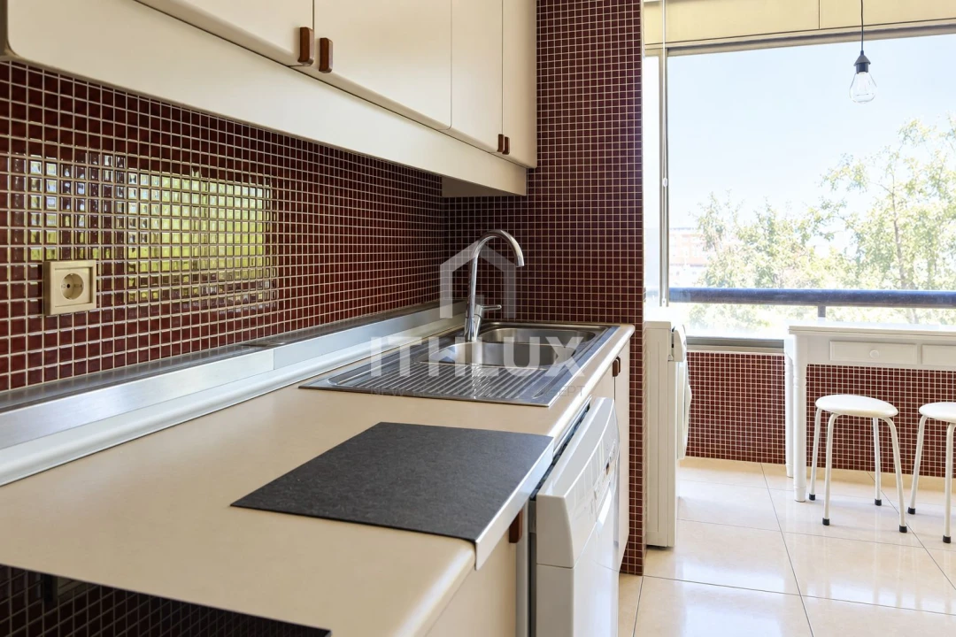 Apartamento T3 para Arrendamento em São Domingos de Benfica Foto 6