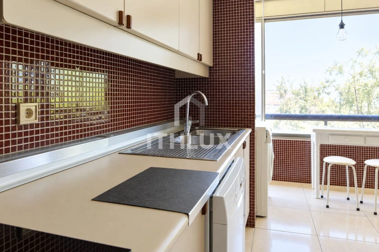 Apartamento T3 para Arrendamento em São Domingos de Benfica Foto 6