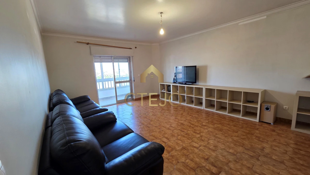 Apartamento T2 para Venda em Santa Iria de Azoia, São João da Talha e Bobadela Foto 2
