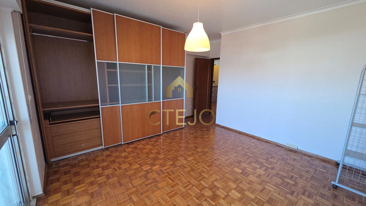 Apartamento T2 para Venda em Santa Iria de Azoia, São João da Talha e Bobadela Foto 16